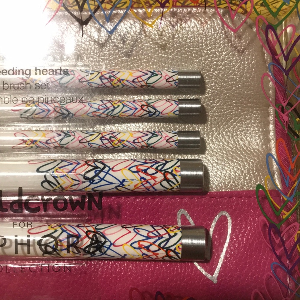 Sephora- JGoldCrown “Bleeding Hearts” Brush Set - Picture 5 of 7